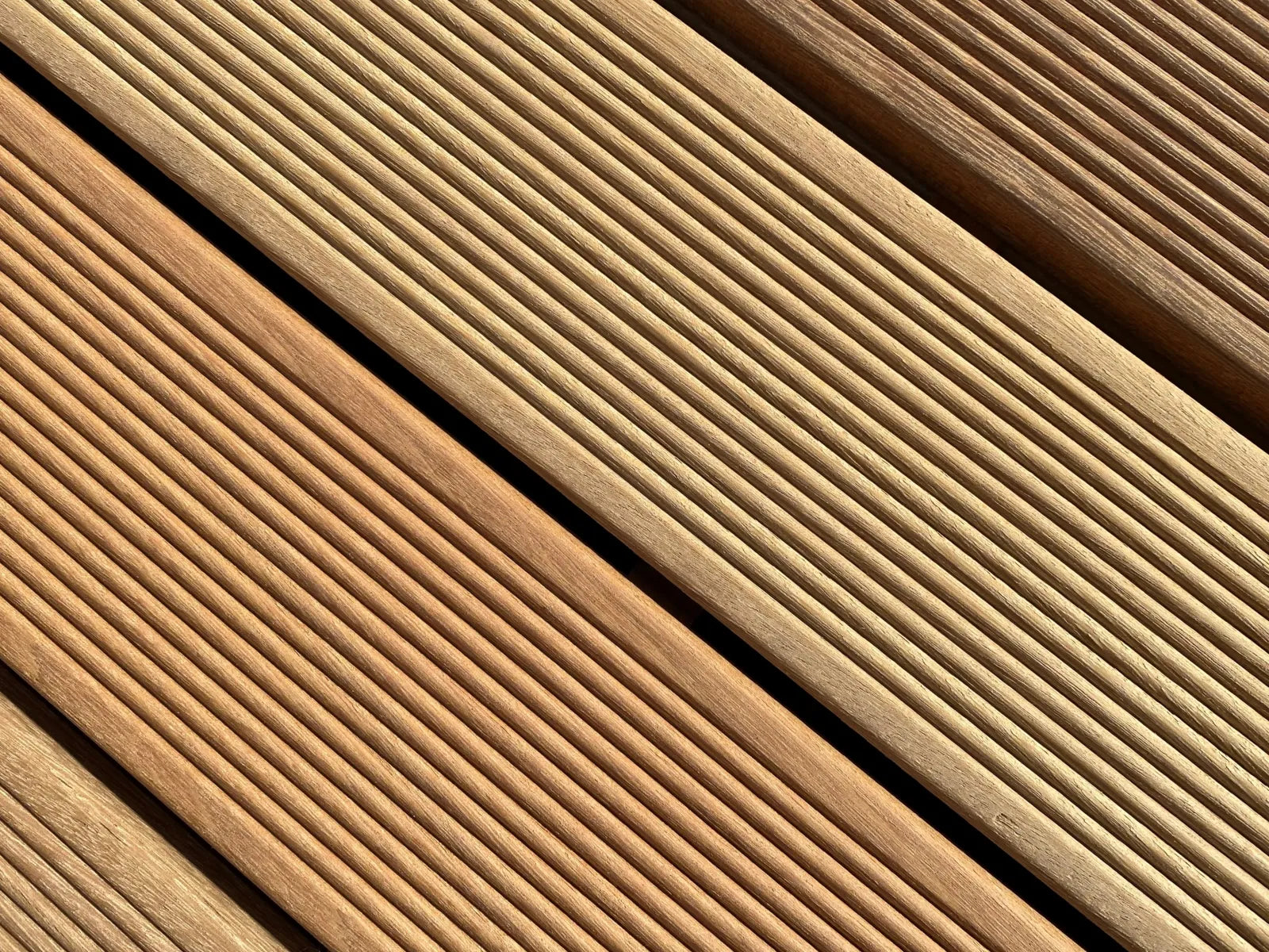 Bangkirai terrasplank v-groeven Premium 1,6x14,5x180cm